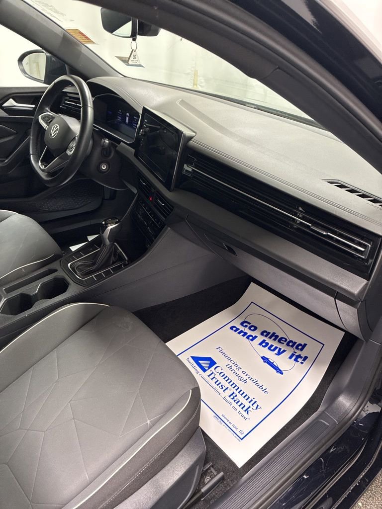 Used 2025 Volkswagen Jetta Sport image 25