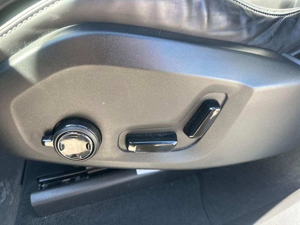 Used 2021 Volvo XC60 T5 R-Design image 14