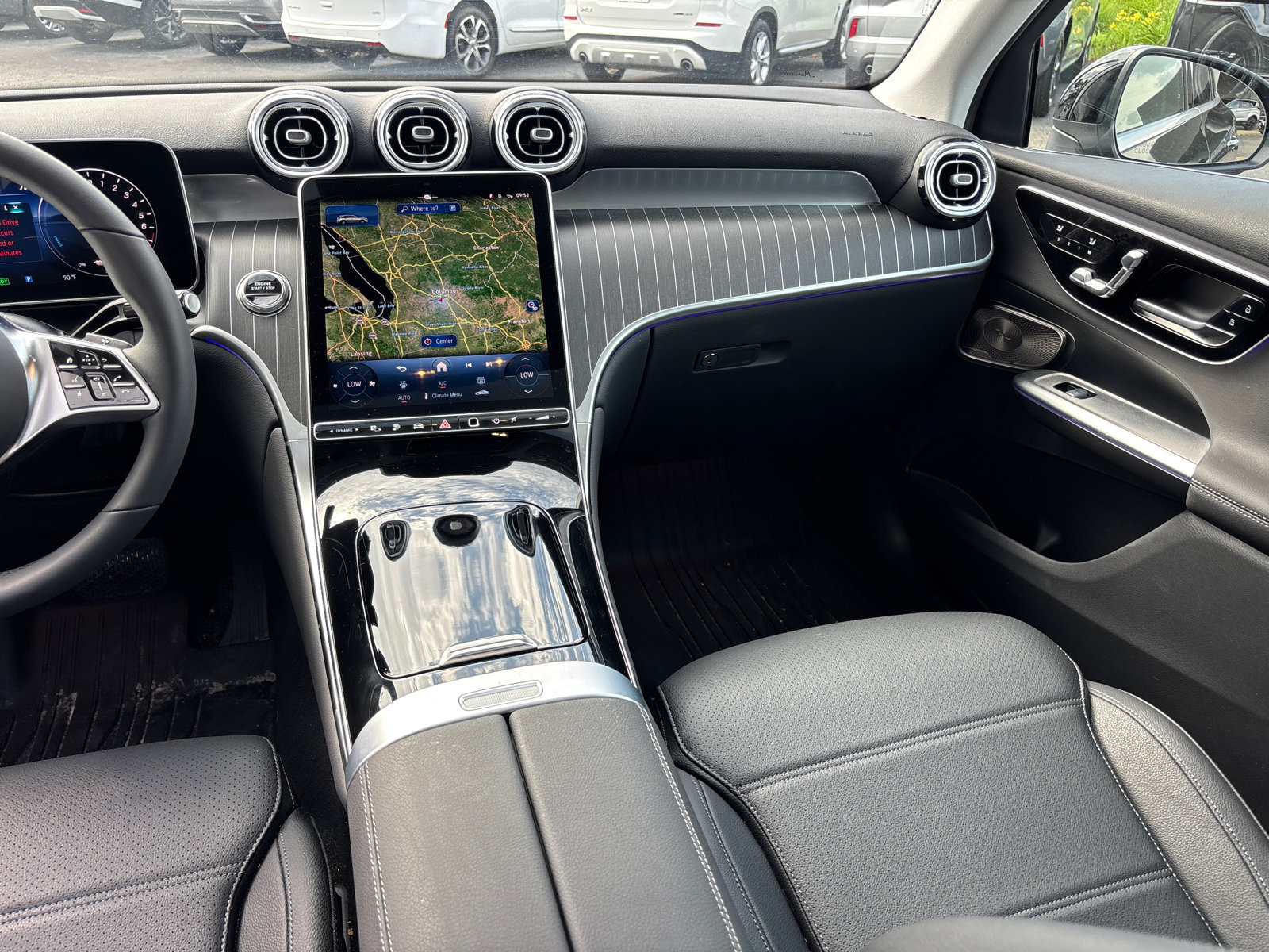 Used 2025 Mercedes-Benz GLC 350e 4MATIC image 29