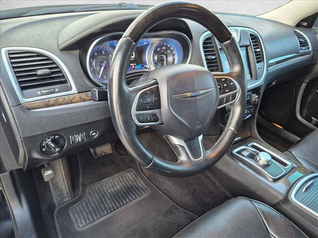 Used 2019 Chrysler 300 Limited AWD/4WD image 10