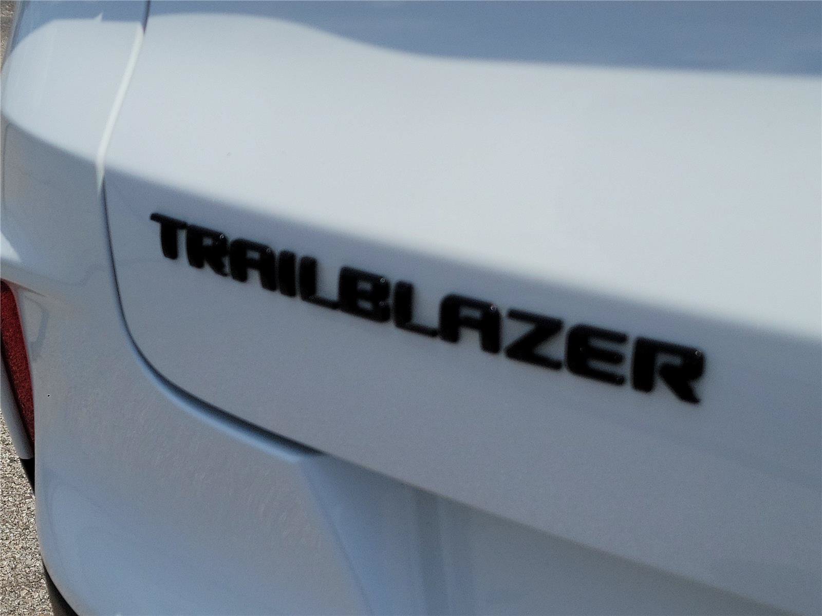Used 2021 Chevrolet TrailBlazer RS w/ Sun and Liftgate Package FWD image 7