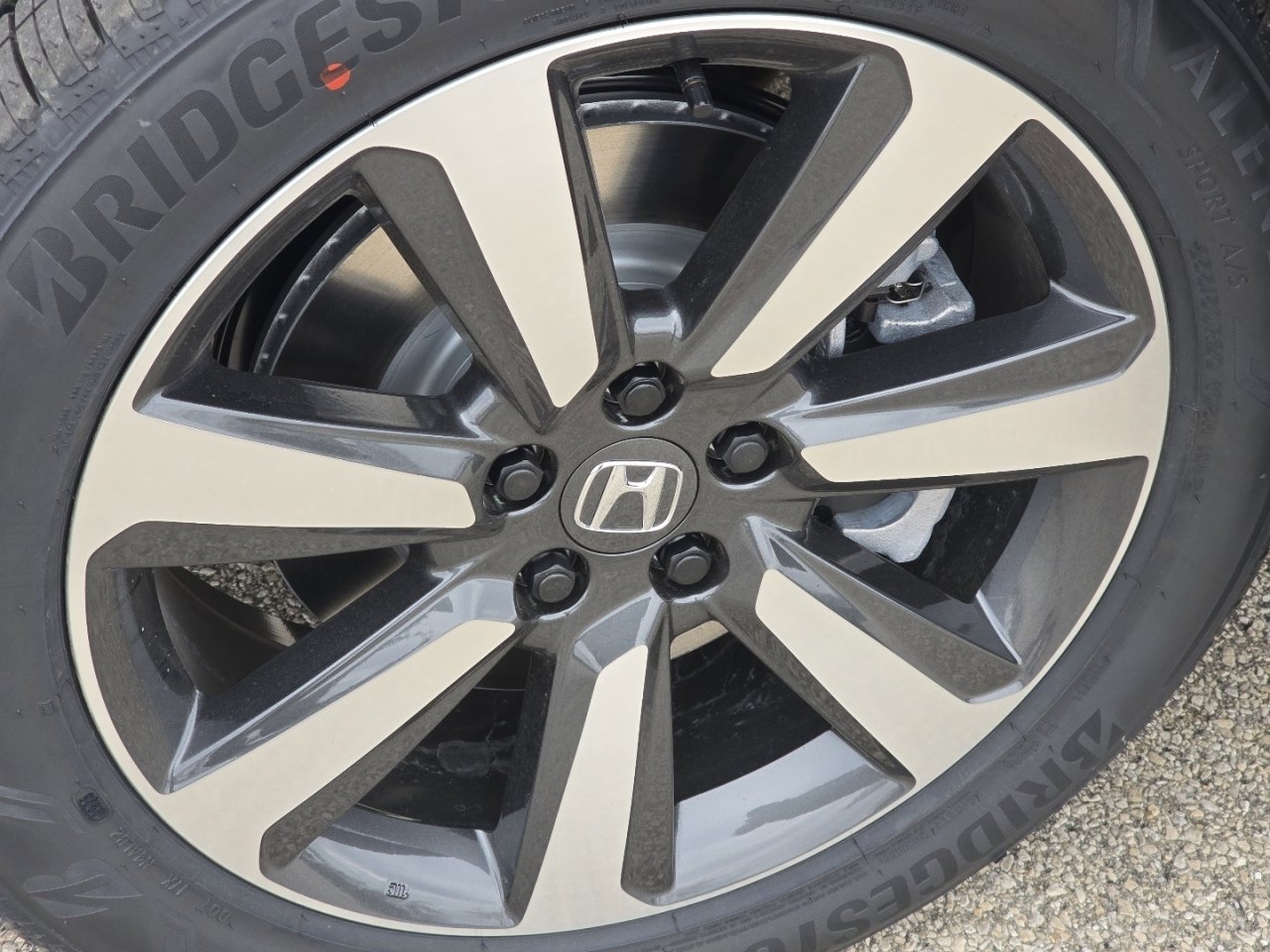 New 2025 Honda Pilot Touring image 12