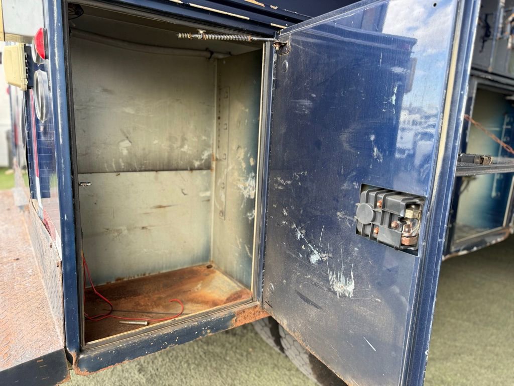 Used 2011 Ford F550 4x4 SuperCab Super Duty w/ PWR Equipment Group image 26