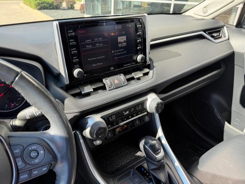 Used 2020 Toyota RAV4 XLE Premium AWD/4WD image 25