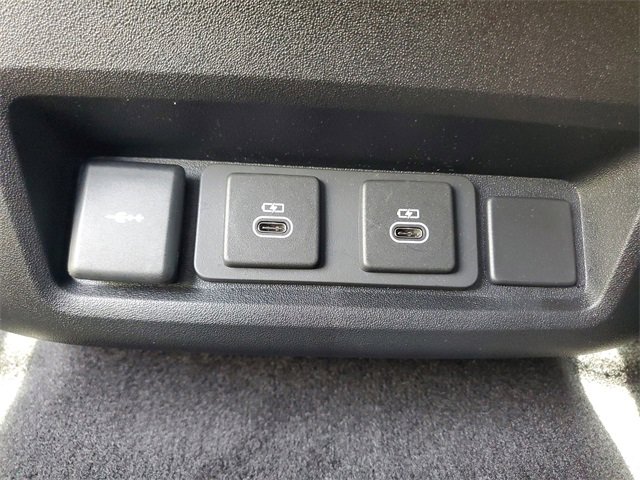 Used 2024 Land Rover Discovery Dynamic SE image 14