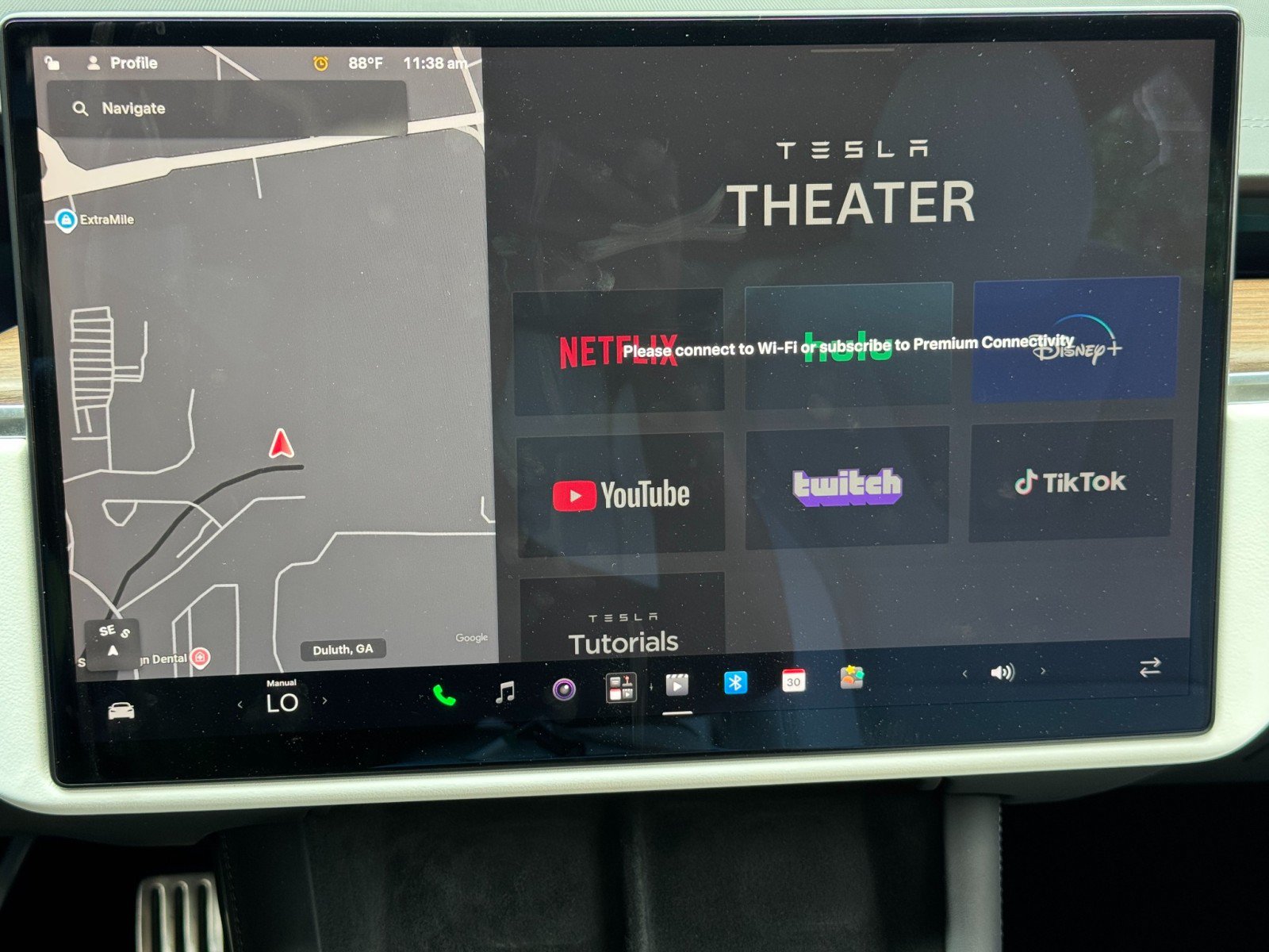 Used 2022 Tesla Model S AWD/4WD image 26