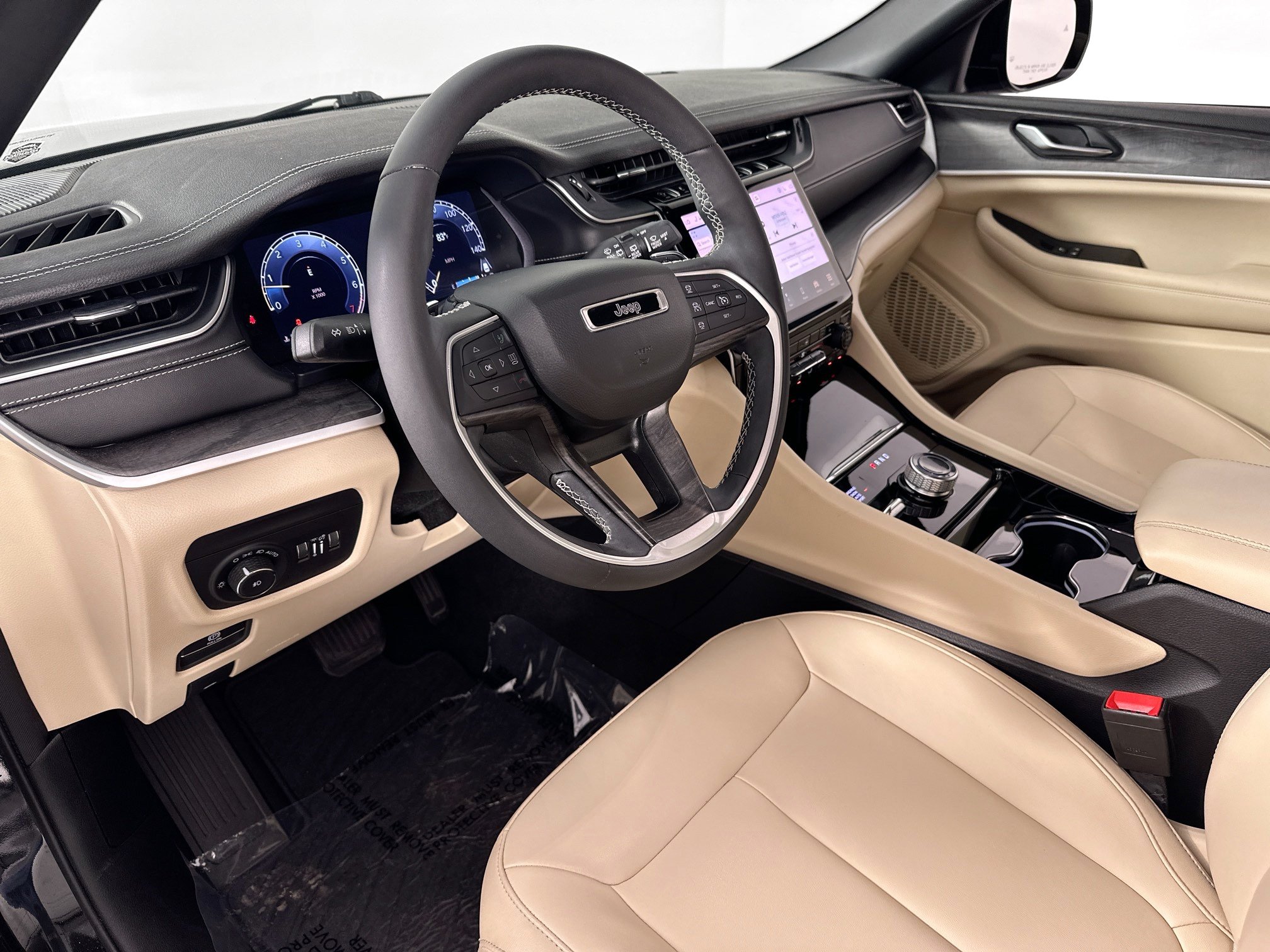 Used 2023 Jeep Grand Cherokee L Limited AWD/4WD image 9