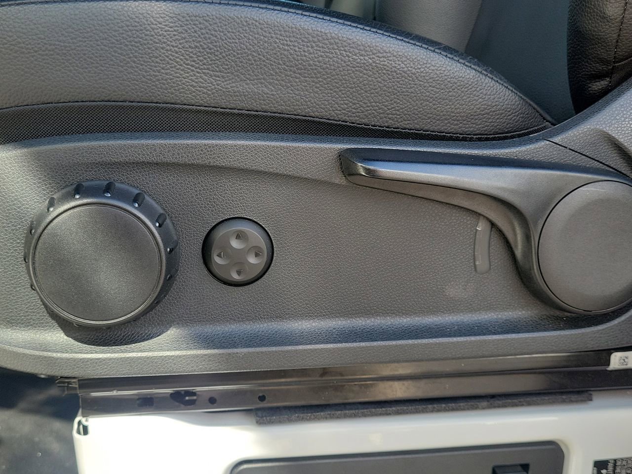 Used 2023 Mercedes-Benz Sprinter 144 Cargo image 23