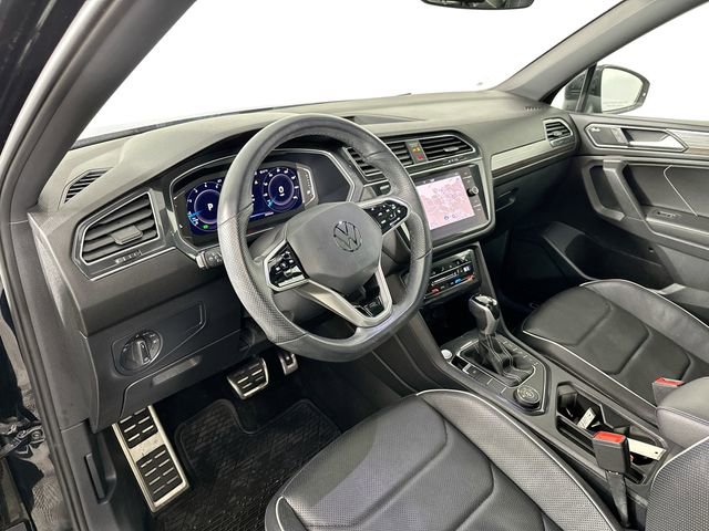 Used 2022 Volkswagen Tiguan SEL R-Line image 11