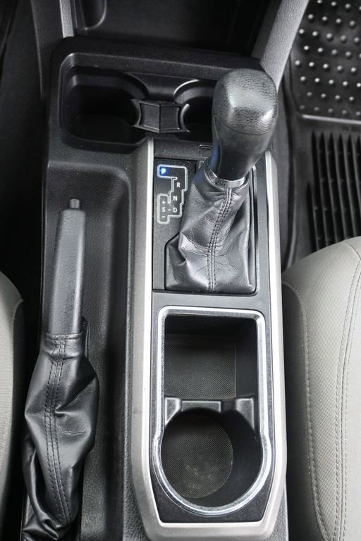 Used 2016 Toyota Tacoma SR5 w/ SR5 Appearance Package (SN) image 15