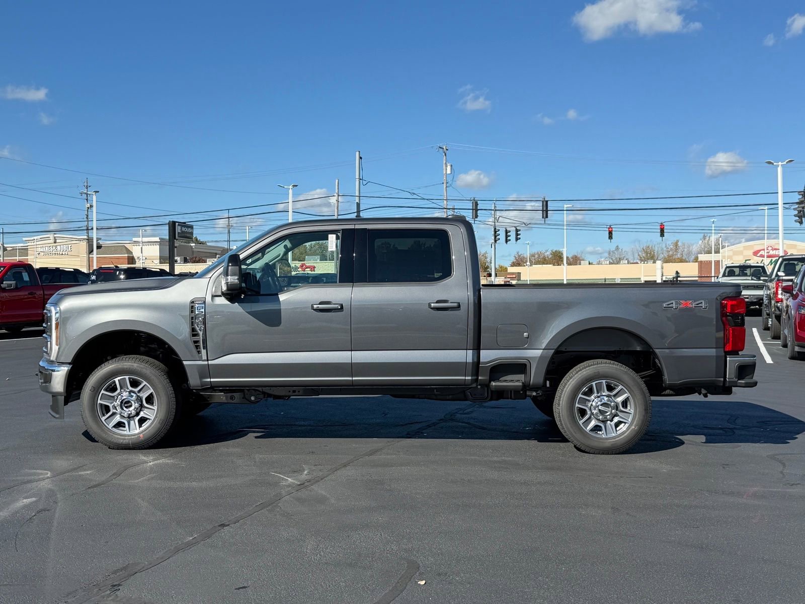 New 2026 Ford F250 4x4 Crew Cab Super Duty image 2