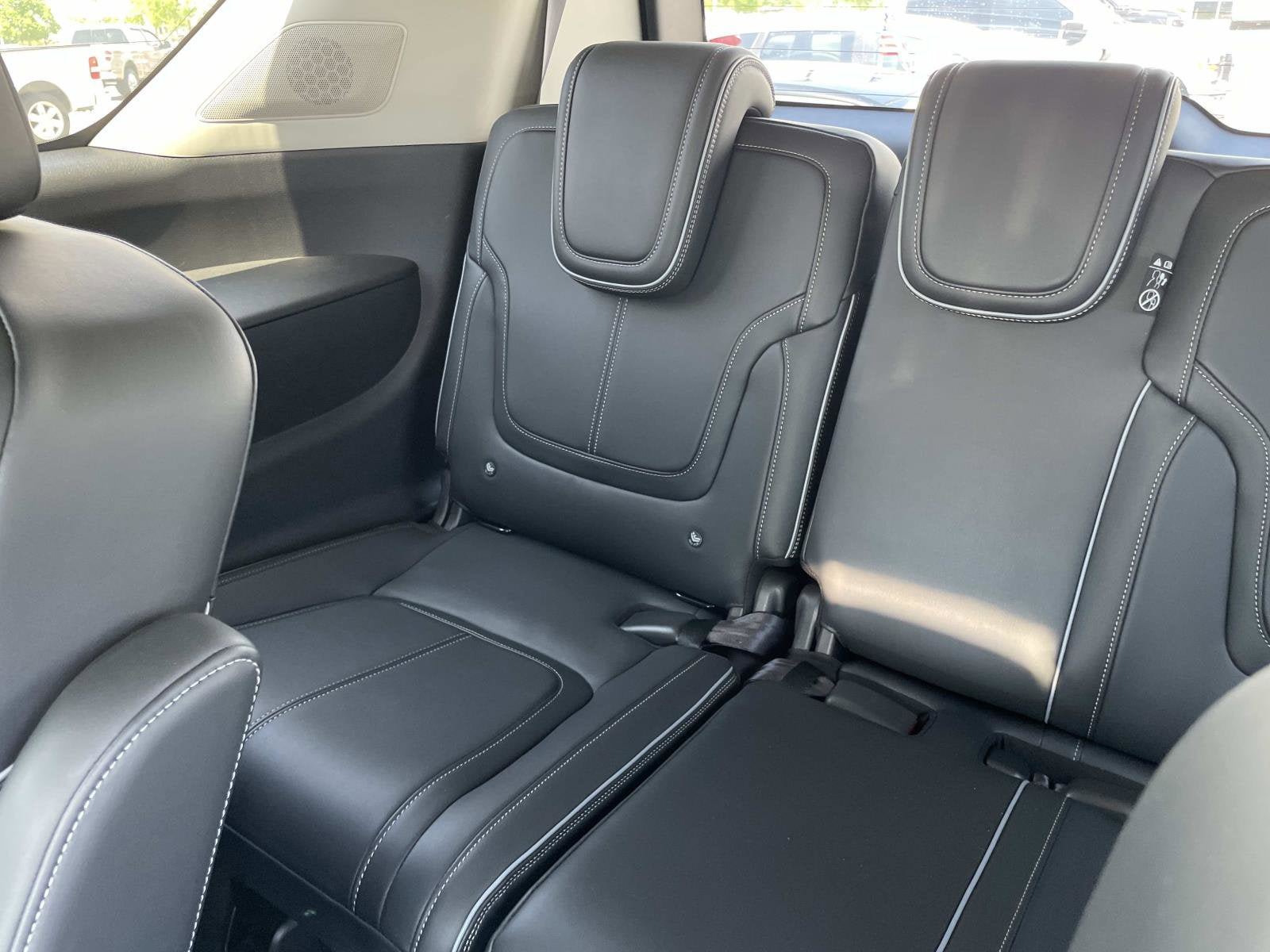 Used 2025 INFINITI QX80 Sensory AWD/4WD image 13
