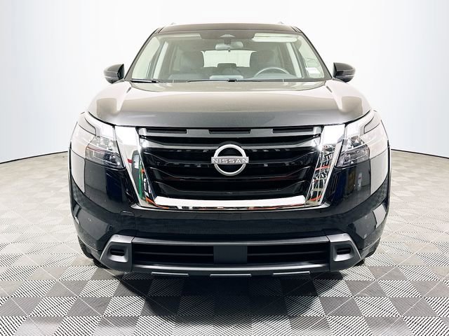Used 2025 Nissan Pathfinder SV image 3