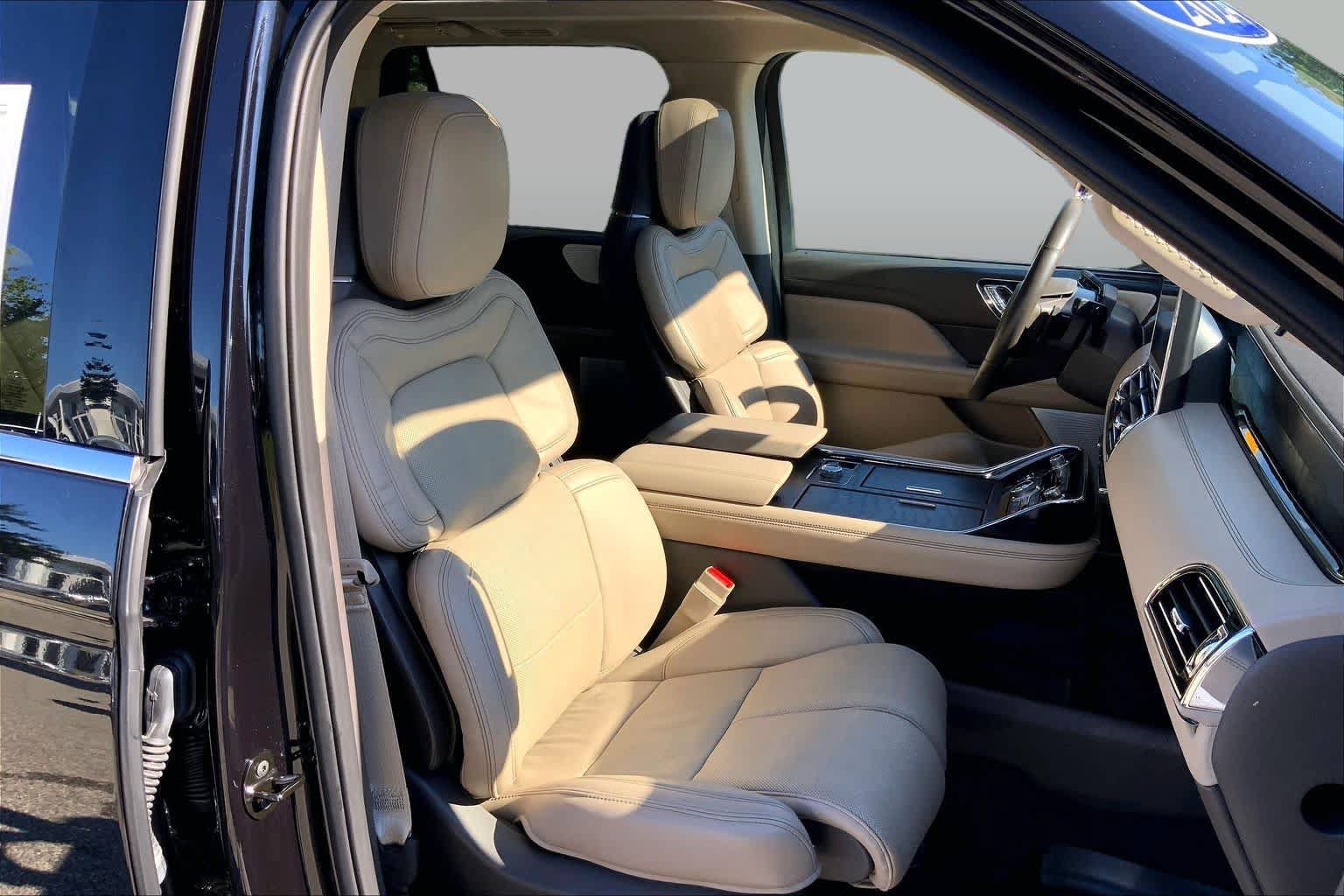 Used 2024 Lincoln Navigator Reserve AWD/4WD image 8