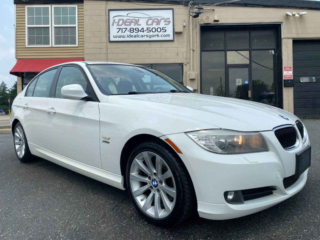 Used 2011 BMW 328i xDrive Sedan w/ Premium Pkg 2 AWD/4WD image 1