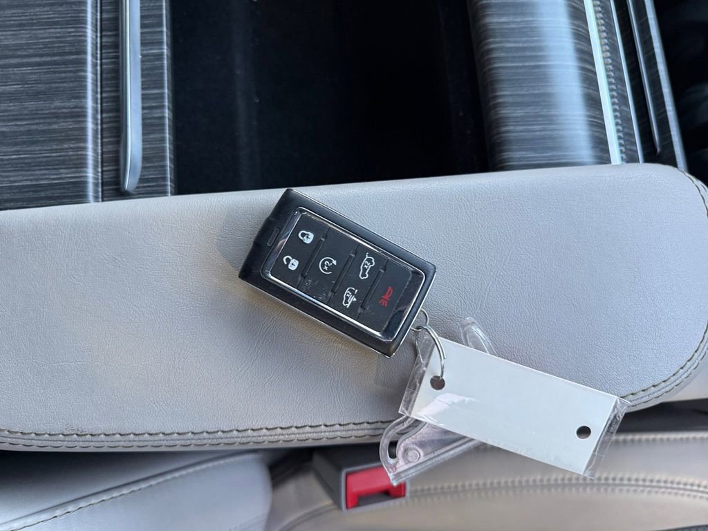 Used 2024 Jeep Wagoneer L Series III w/ Flexible Seating Group image 30