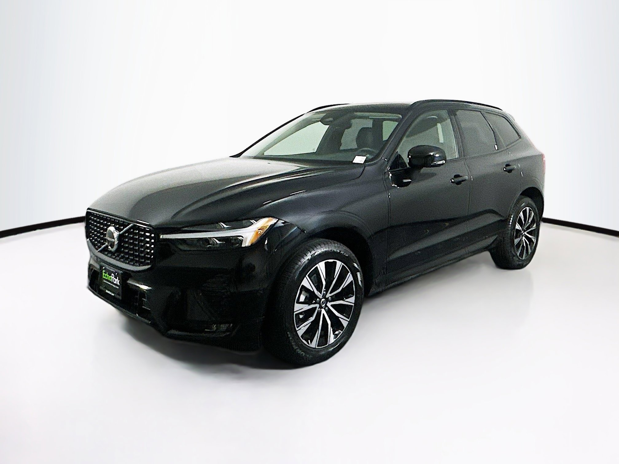 Used 2025 Volvo XC60 B5 Plus image 3
