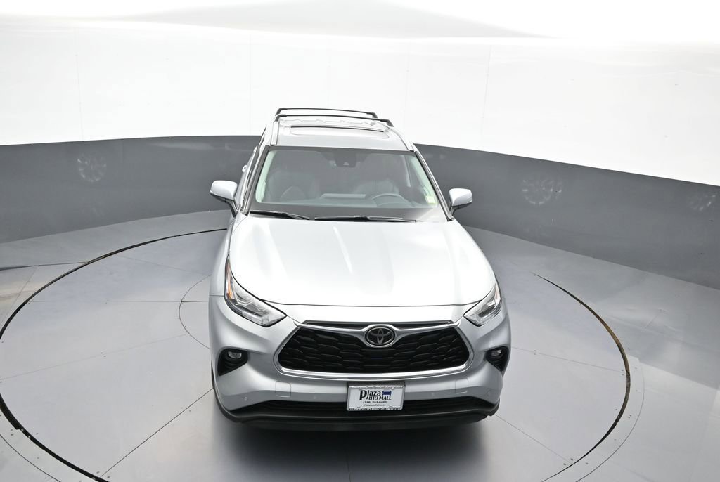 Certified 2024 Toyota Highlander Limited AWD/4WD image 37