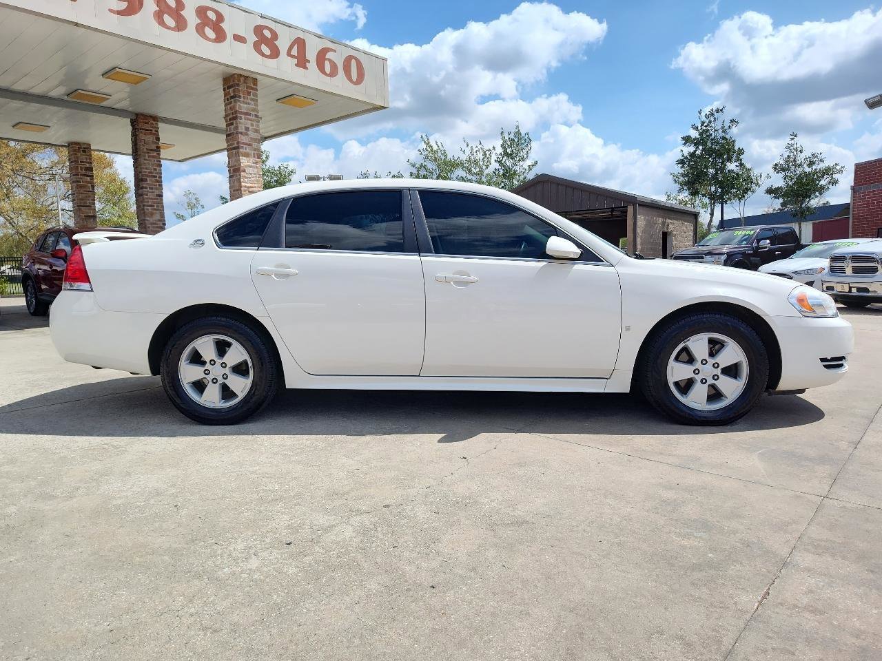 Used 2009 Chevrolet Impala LT w/ Luxury Edition Package FWD image 8