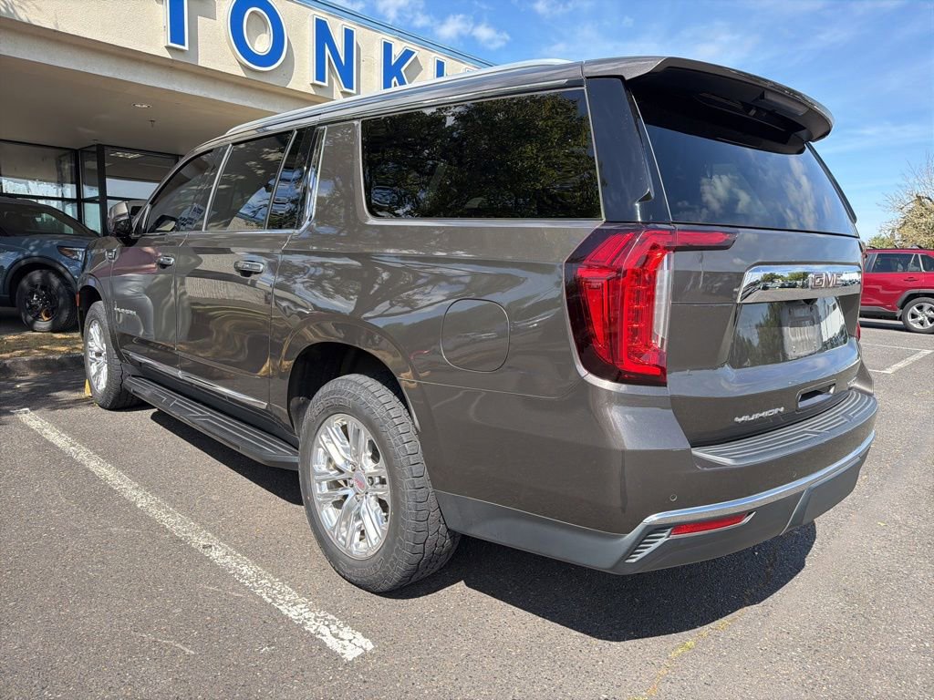 Used 2021 GMC Yukon XL SLT w/ SLT Luxury Plus Package AWD/4WD image 3