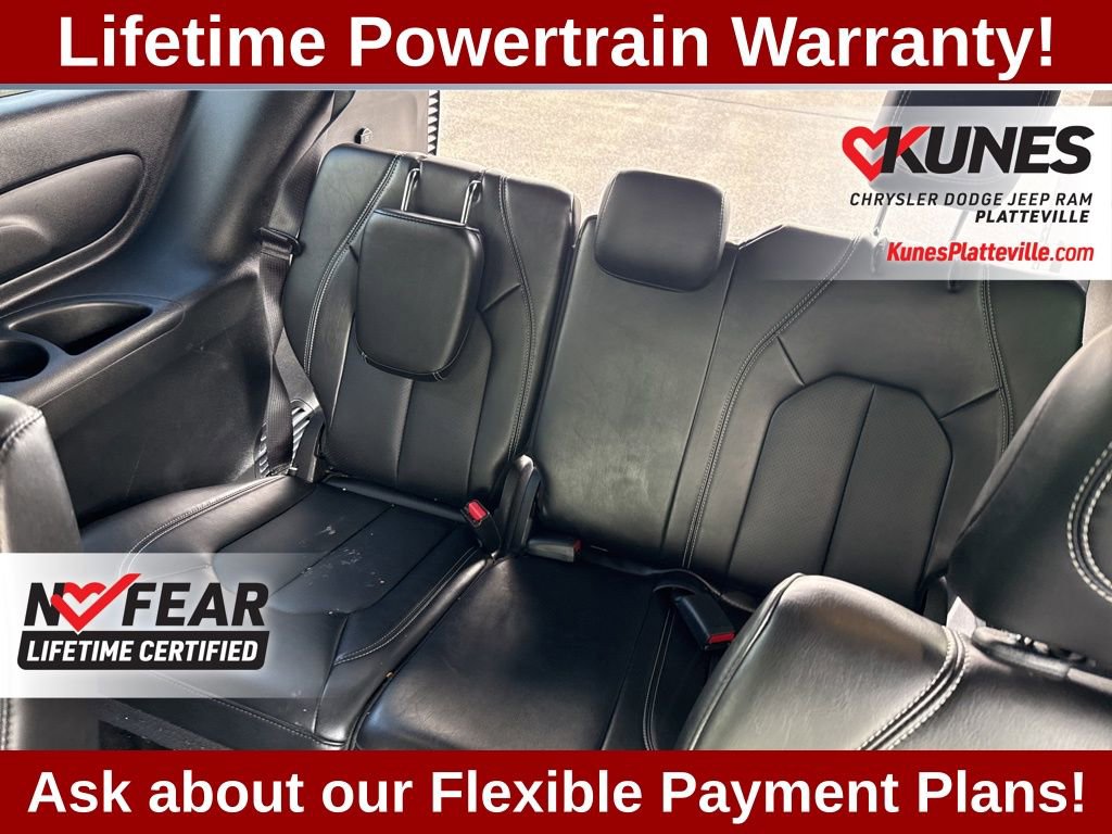 Used 2025 Chrysler Pacifica Select image 24