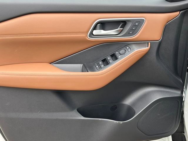 New 2026 Nissan Rogue Platinum image 12