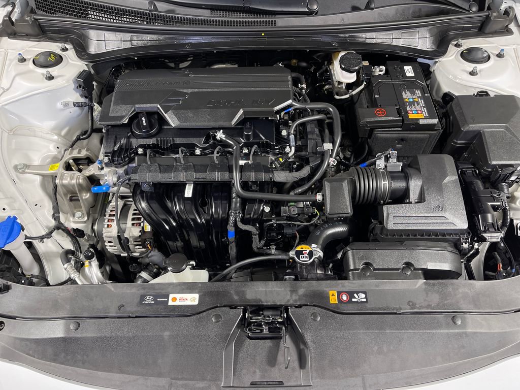 Certified 2025 Hyundai Elantra Sport image 9