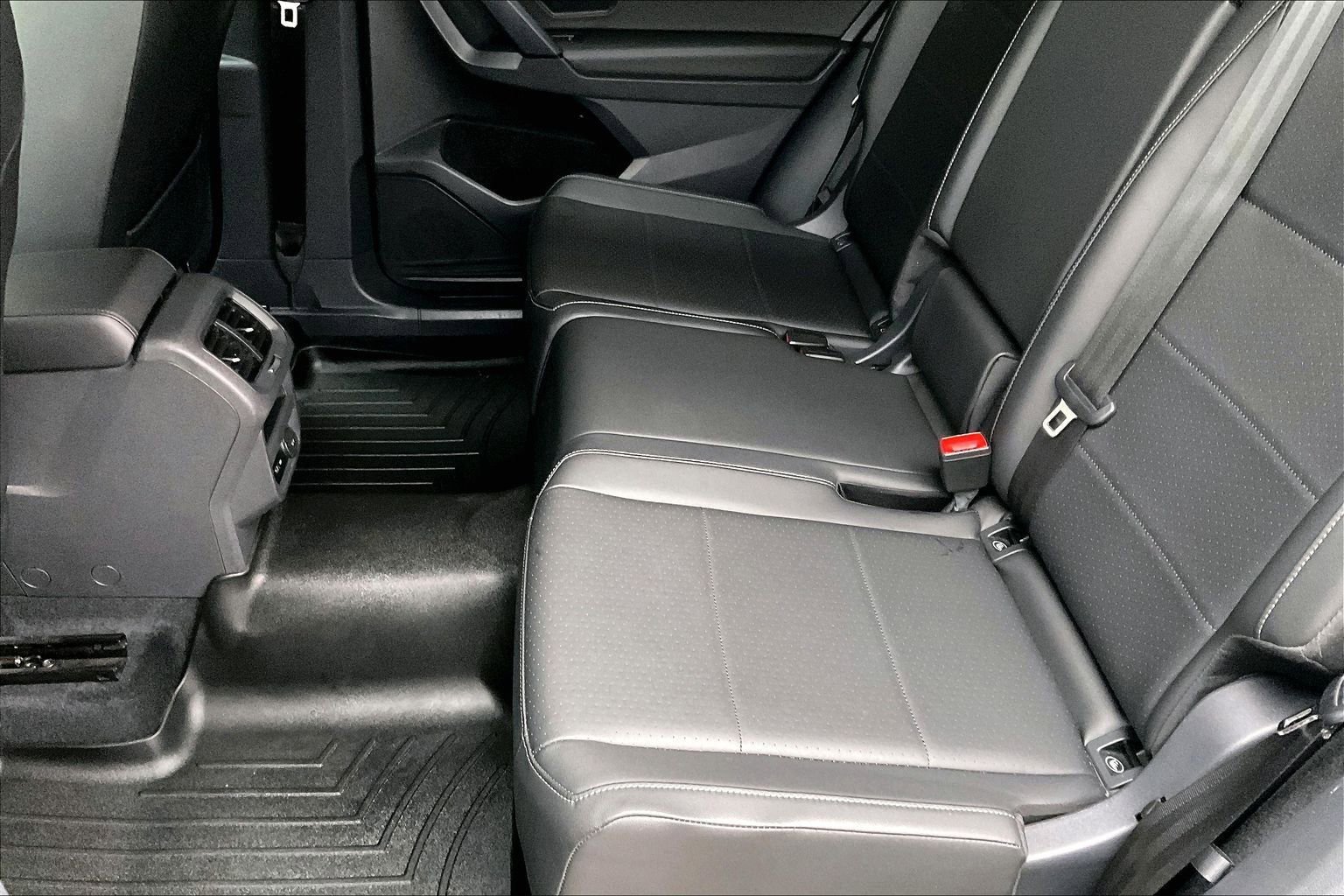 Used 2019 Volkswagen Tiguan SE image 17