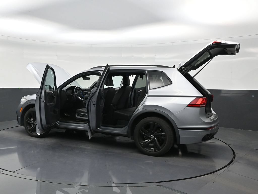 Used 2023 Volkswagen Tiguan SE R-Line FWD image 31