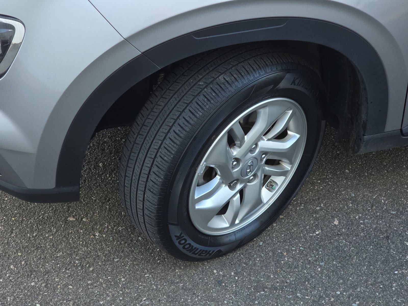 Used 2024 Hyundai Venue SE image 37