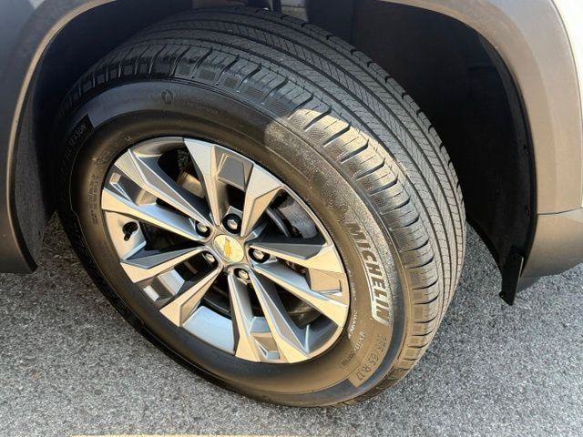 Used 2025 Chevrolet Equinox LT AWD/4WD image 16