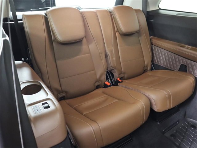 Used 2024 Mercedes-Benz GLS 450 4MATIC image 23