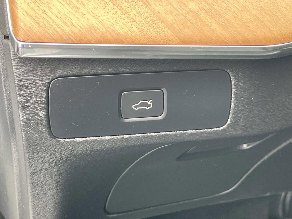 Certified 2023 Volvo XC90 B6 Plus w/ Protection Package image 29