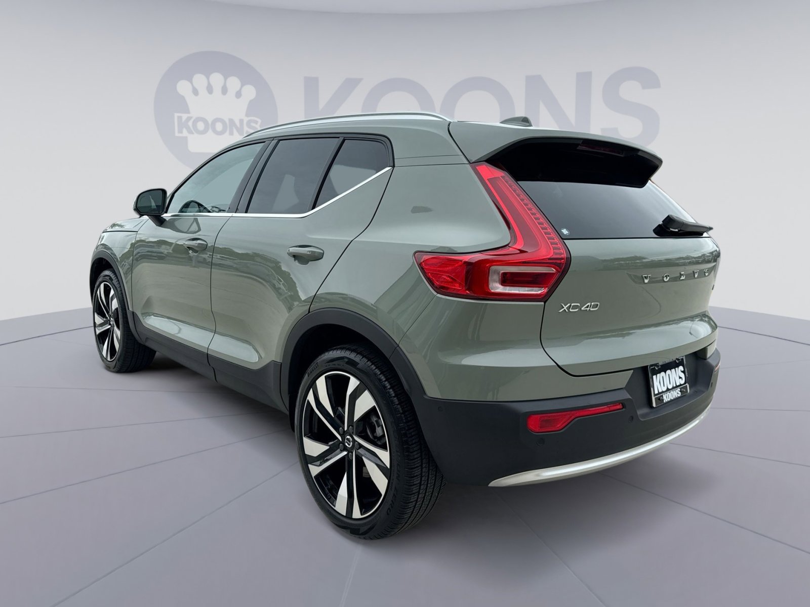 Certified 2025 Volvo XC40 B5 Ultra w/ Protection Package Premier AWD/4WD image 4