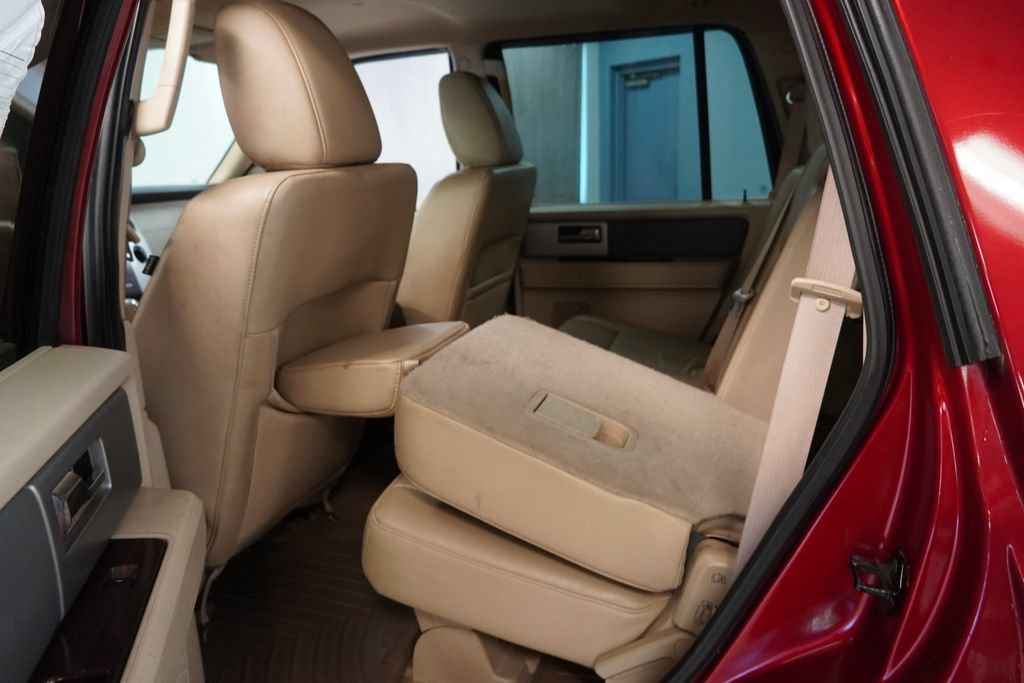 Used 2014 Ford Expedition XLT w/ Equipment Group 202A AWD/4WD image 19