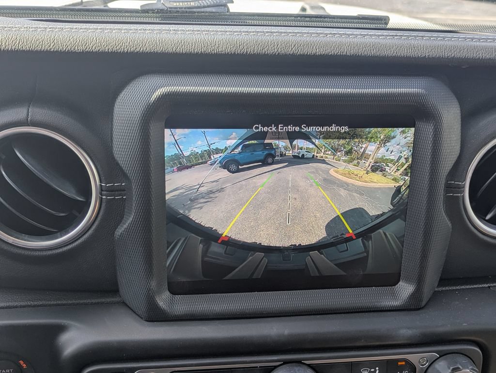 Used 2022 Jeep Wrangler Unlimited Sahara AWD/4WD image 19