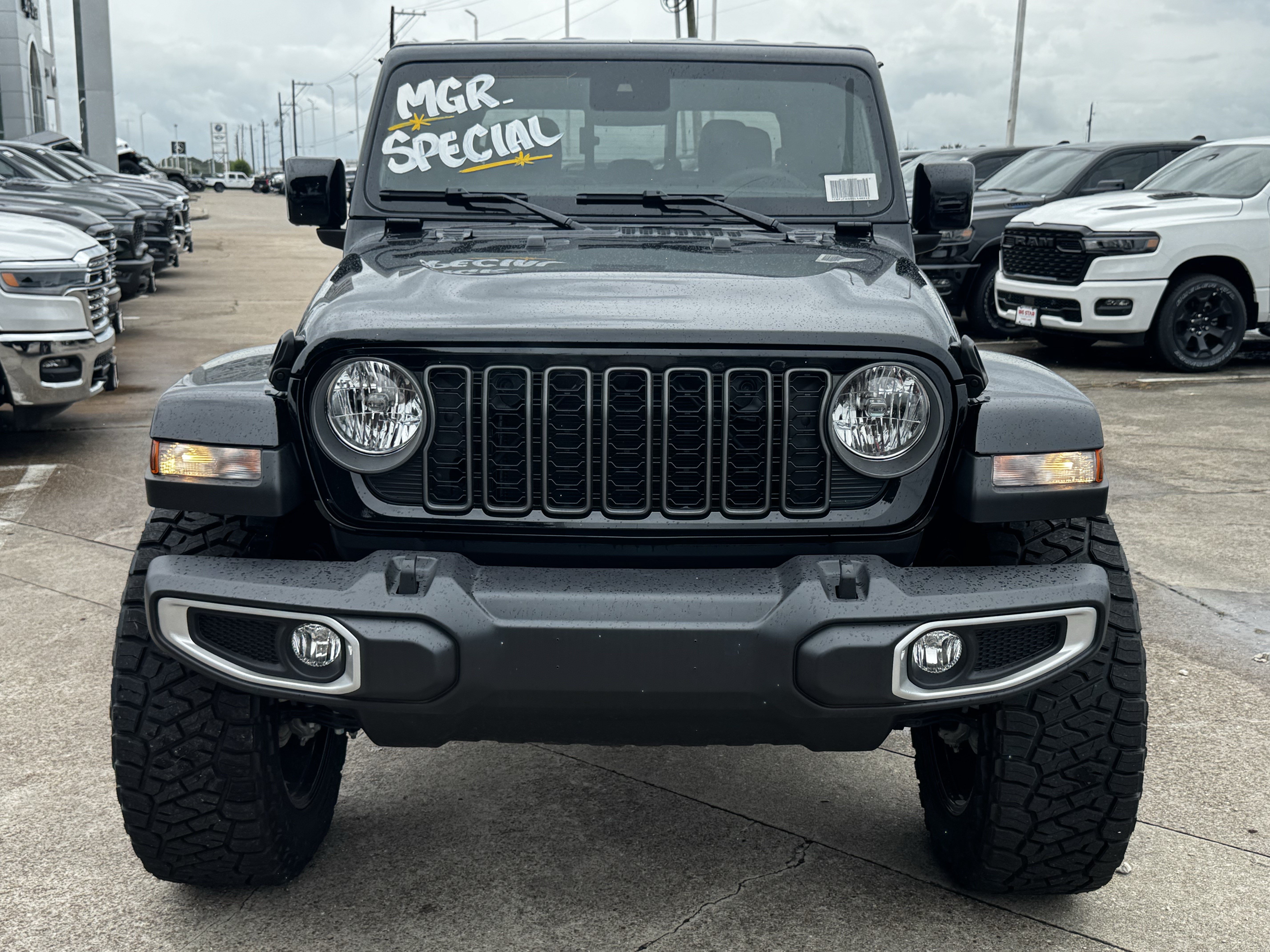 New 2025 Jeep Gladiator Sport AWD/4WD image 3