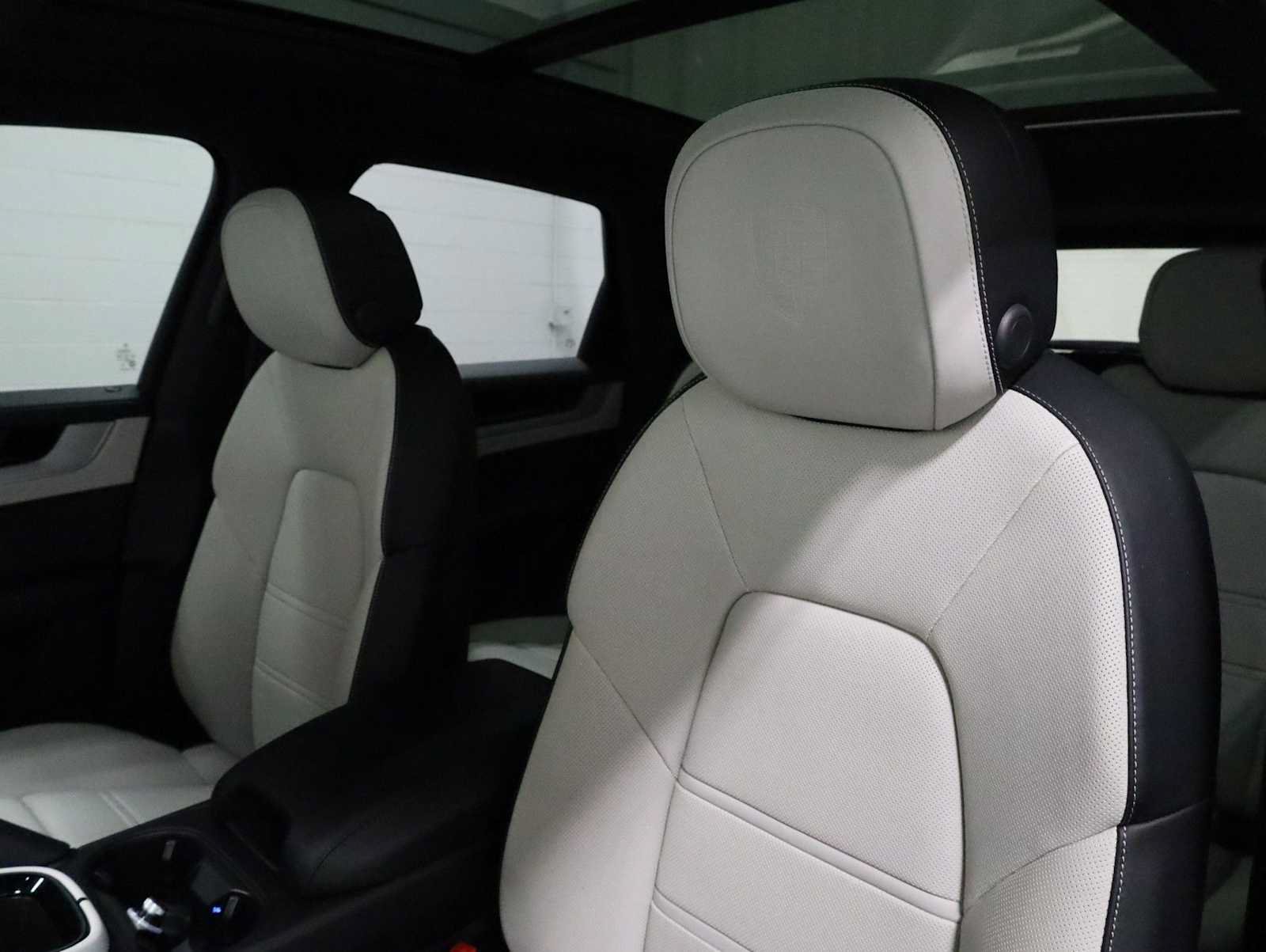 Certified 2025 Porsche Cayenne E-Hybrid AWD/4WD image 19