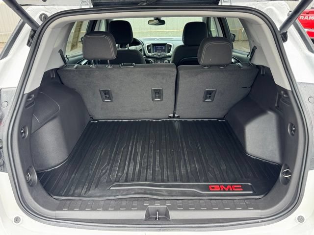 Used 2024 GMC Terrain SLE w/ Driver Convenience Package FWD image 6