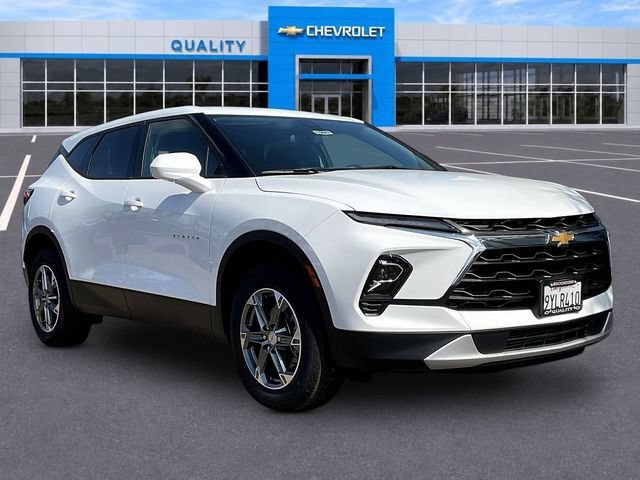 Used 2026 Chevrolet Blazer LT FWD image 1
