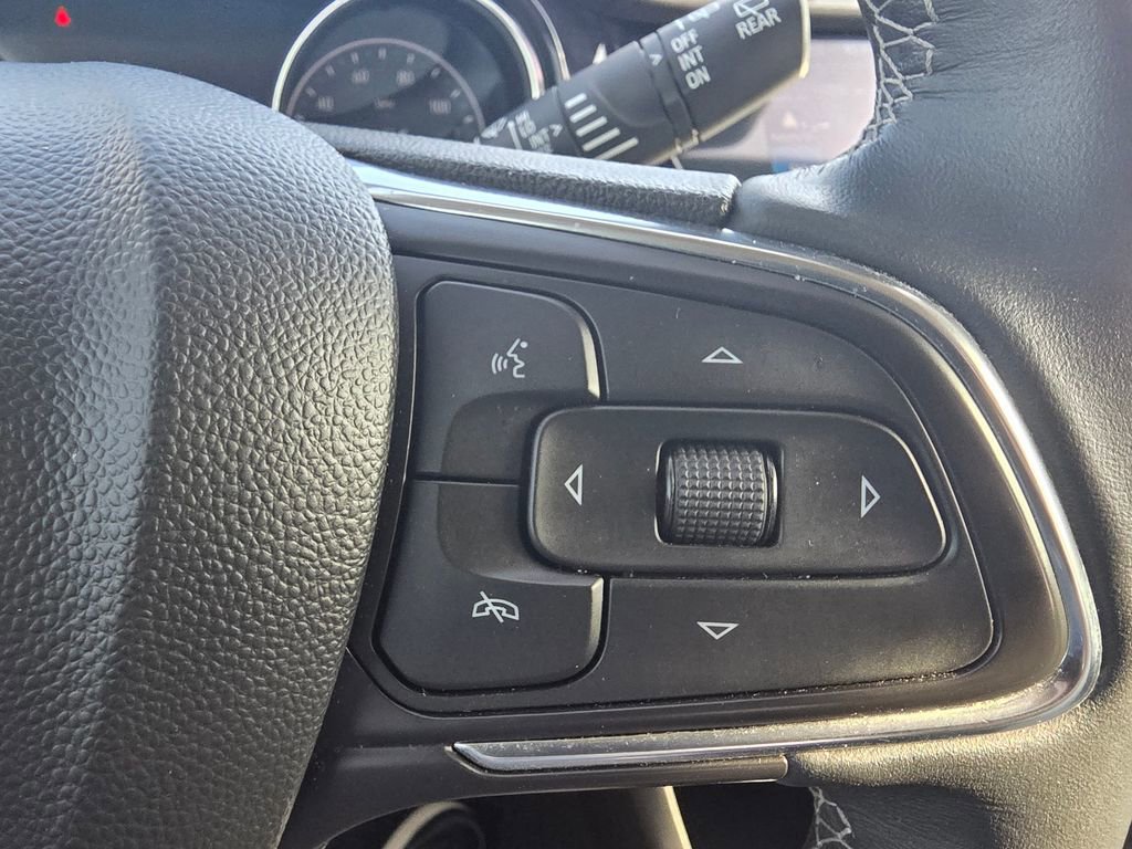 Used 2023 Buick Encore GX Select image 18