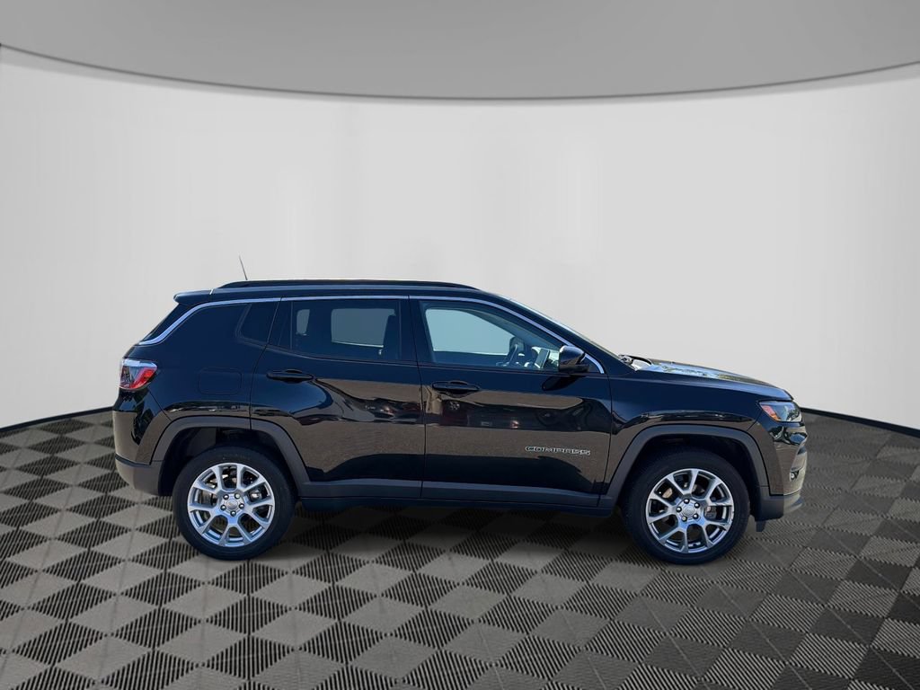 Certified 2022 Jeep Compass Latitude w/ Sun and Sound Group AWD/4WD image 6