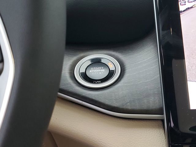 New 2025 Jeep Grand Cherokee L Limited w/ Black Appearance Package image 15