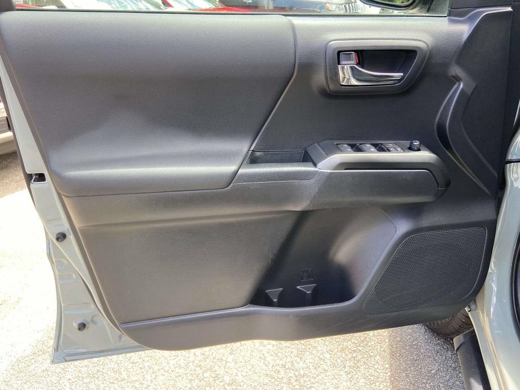 Used 2022 Toyota Tacoma TRD Sport w/ Technology Package RWD image 12