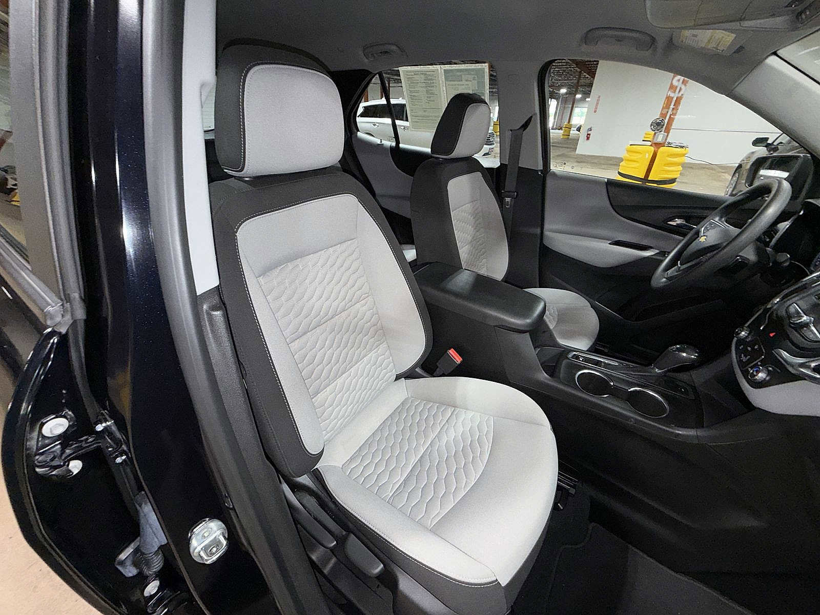 Used 2021 Chevrolet Equinox LS AWD/4WD image 16