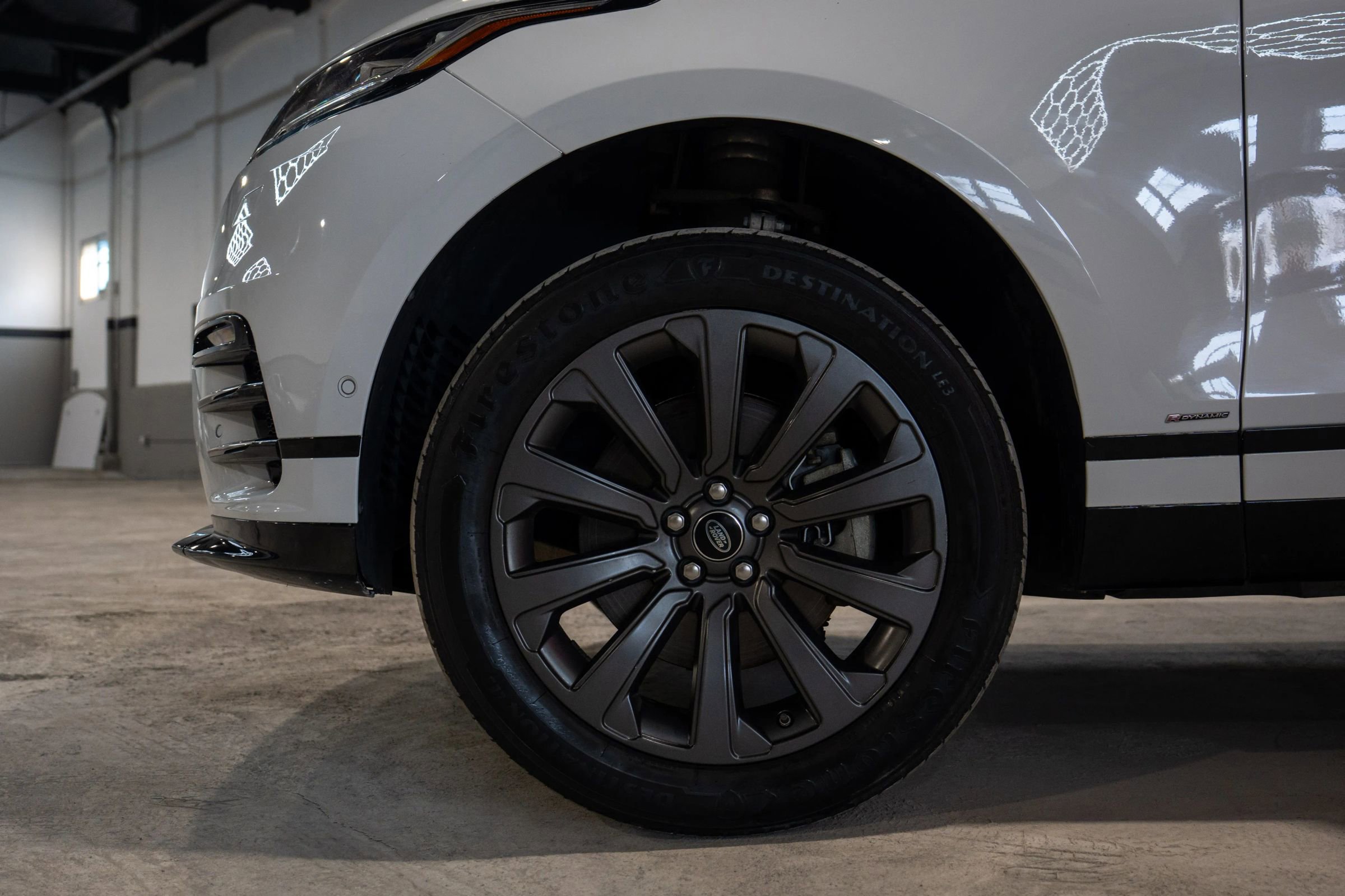 Used 2019 Land Rover Range Rover Velar R-Dynamic SE image 37