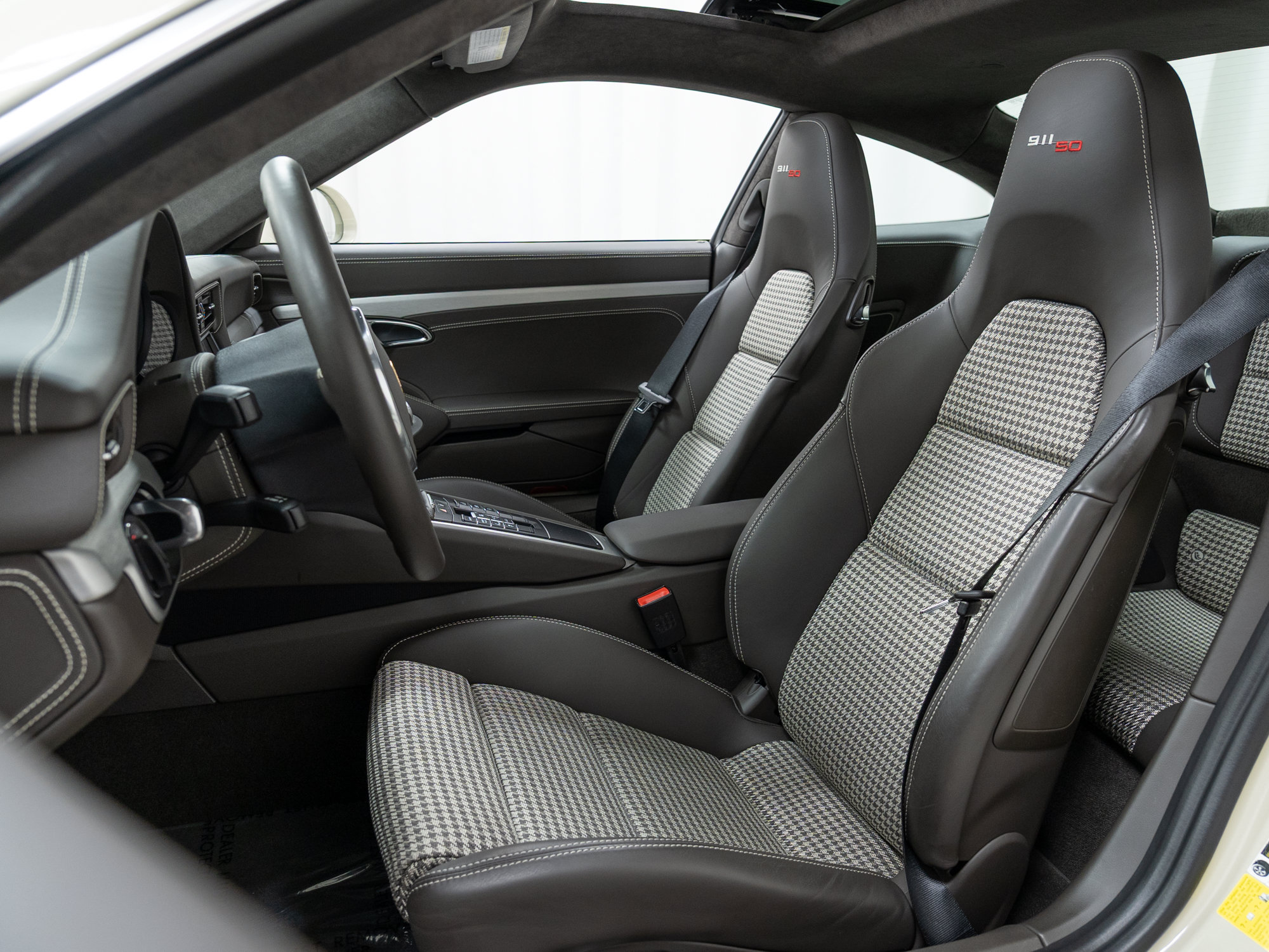 Certified 2014 Porsche 911 50th Anniversary Edition RWD image 22