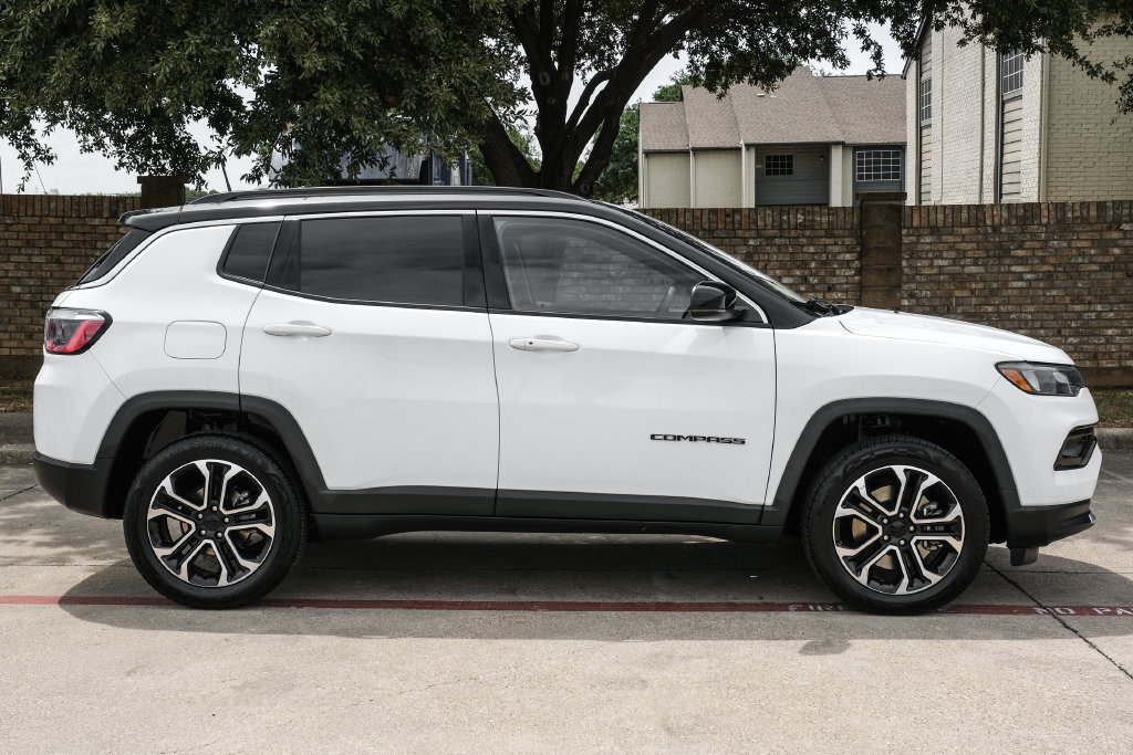 Used 2023 Jeep Compass Limited AWD/4WD image 14