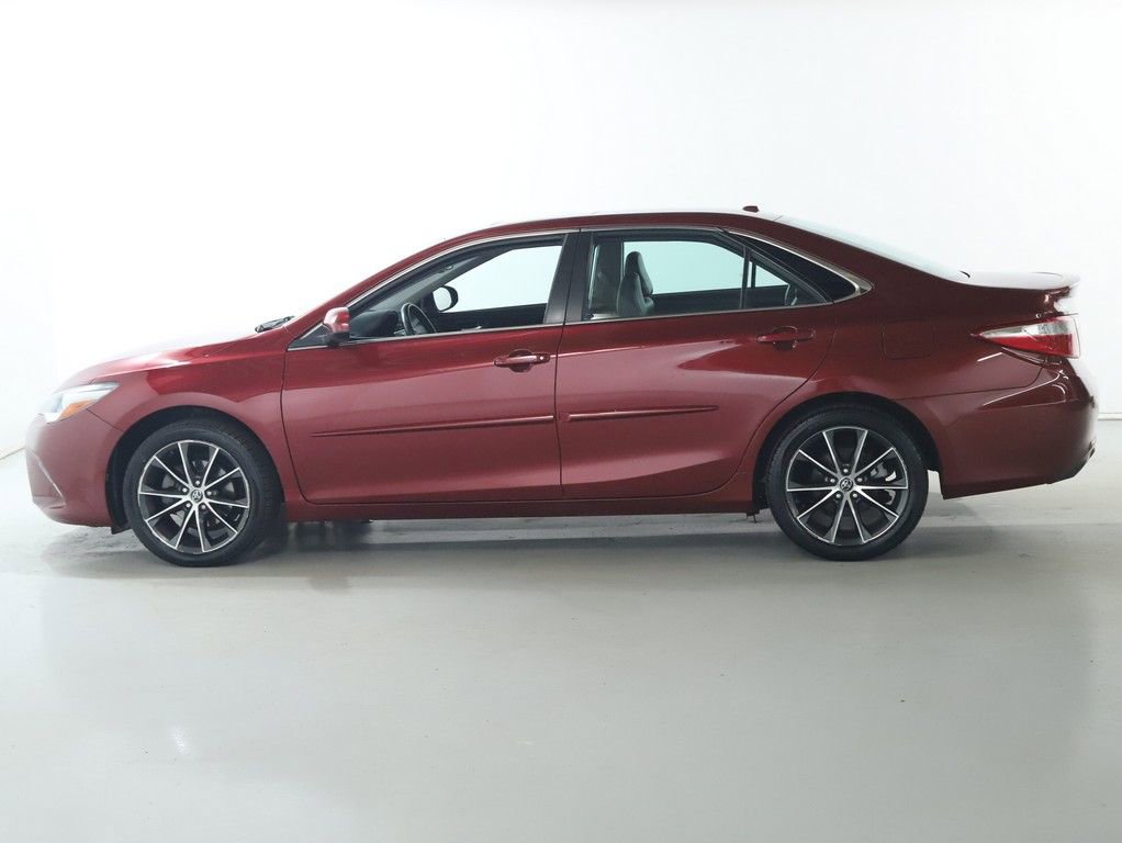 Used 2015 Toyota Camry XSE image 38