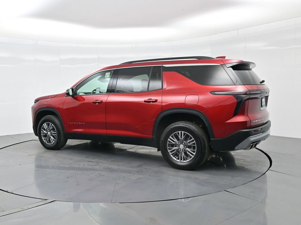 Used 2025 Chevrolet Traverse LT w/ Driver Confidence Package image 9